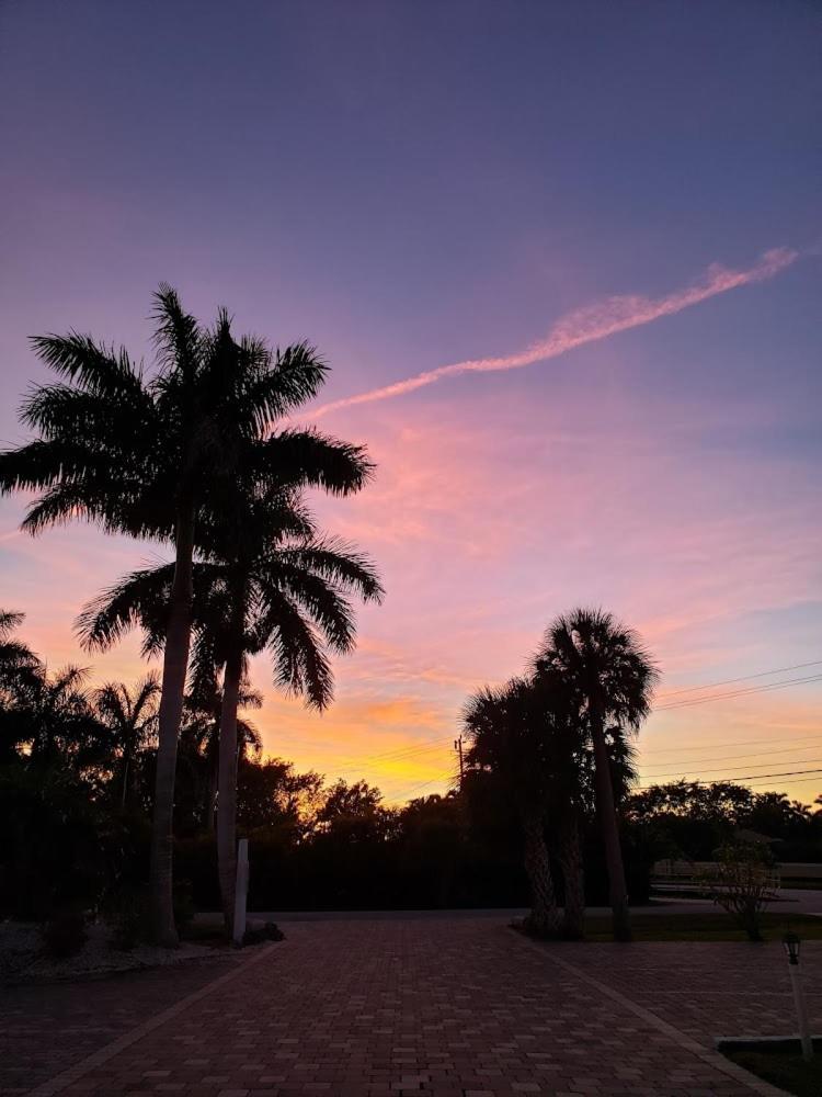 2 Bed Cottage With Pool, Close To Beach! Bbq Grills & Patio Fort Myers Bagian luar foto